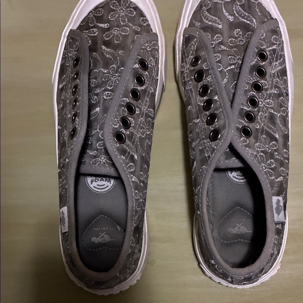 Rocket Dog Gray Floral Sneakers